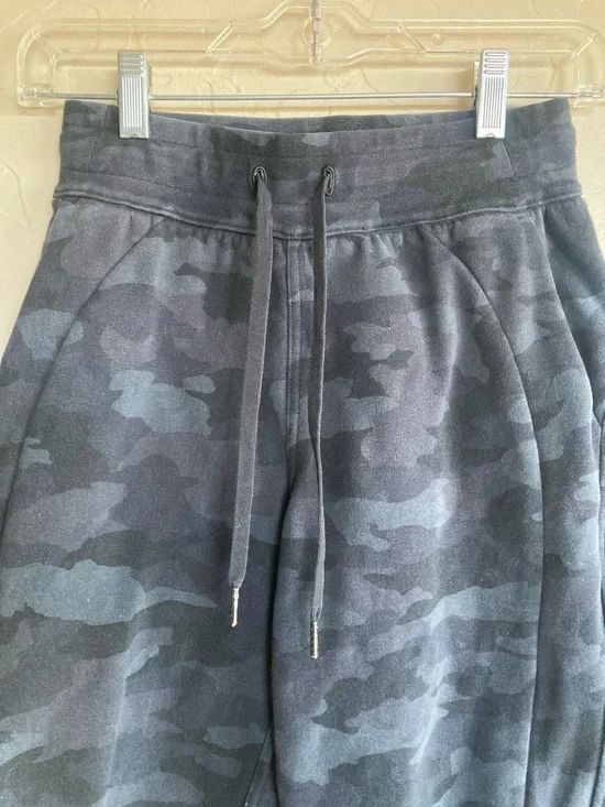 Lululemon Scuba High-Rise Jogger
7/8 Length Heritage 365 Camo Deep Coal Multi - Picture 7 of 13